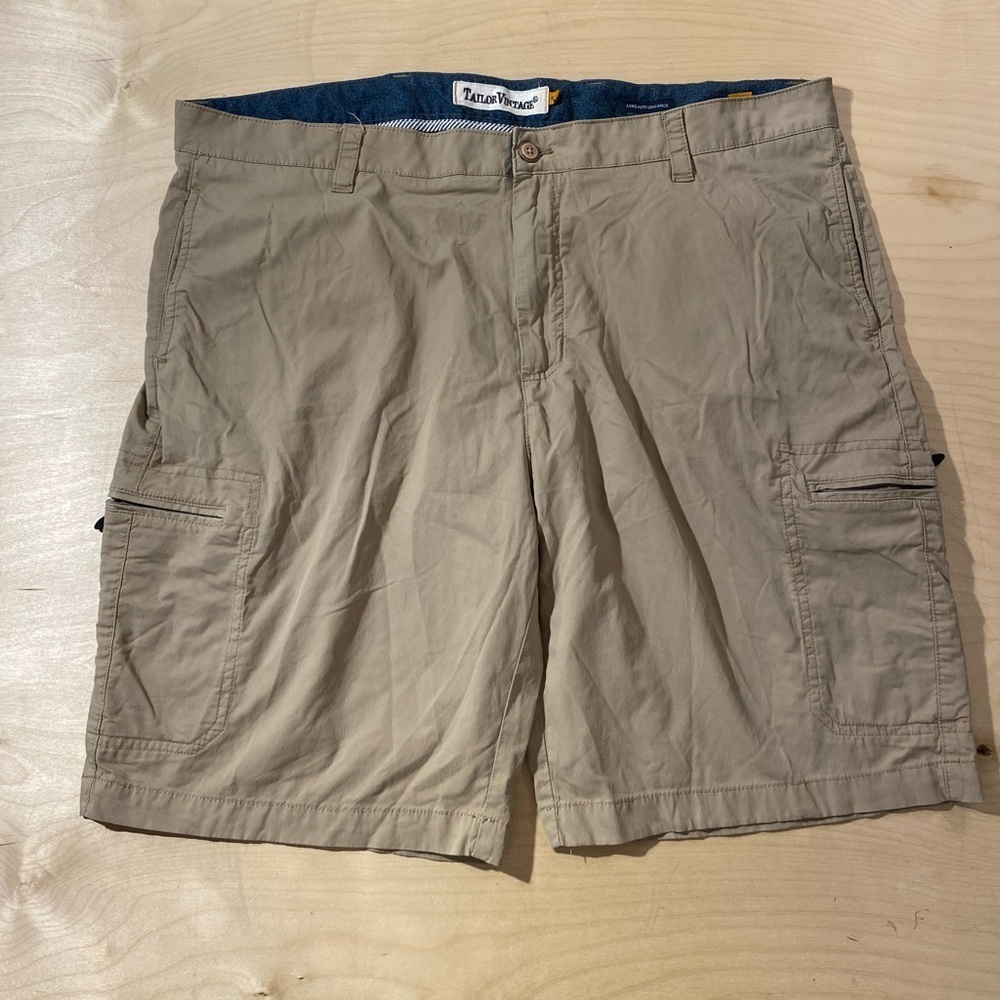 Tailor Vintage Khaki Cargo Shorts 42 (HD)